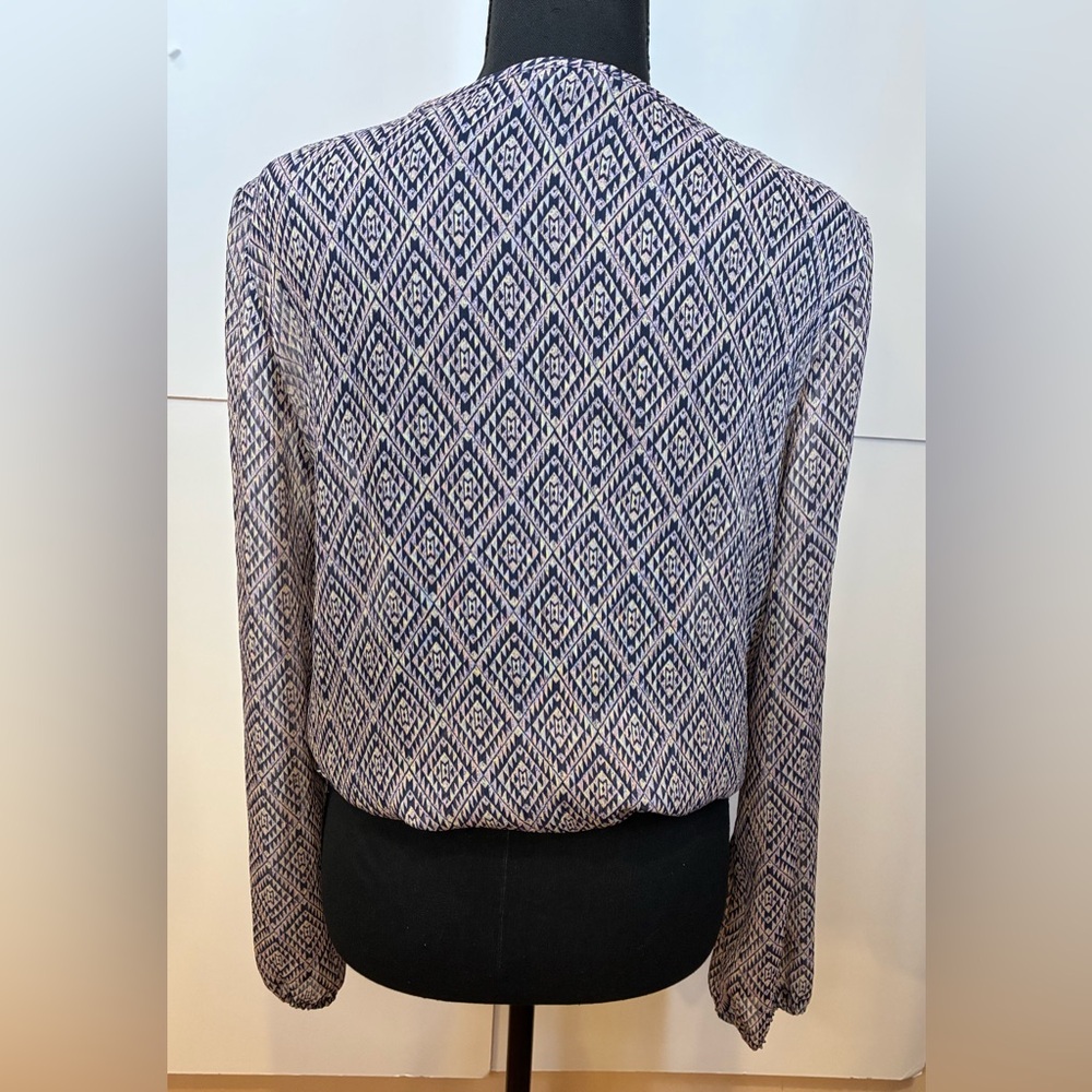 Forever 21 Boho Peasant Smocked Waist Tie Neck Geometric Blouse Size Medium - Picture 3 of 8